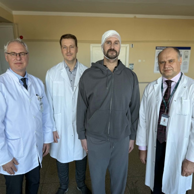 KUL neurochirurgai pirmą kartą pritaikė individualizuotą 3D implantą atkuriant kaukolę