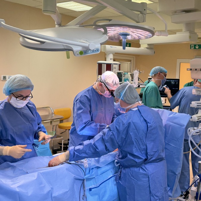 KUL medikai pirmieji Lietuvoje implantavo besiūlius širdies vožtuvus